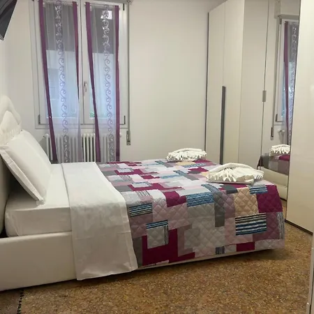 Venice Station Apartment *